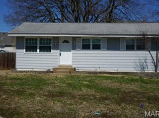 4349 Hollyshire Dr, Saint Louis, MO 63129