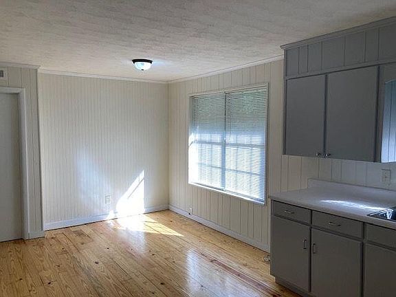 5th image of 709 Gatlin Rd NE