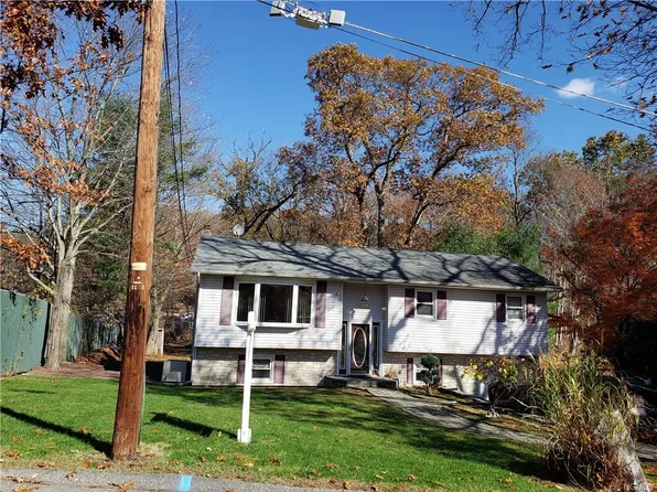 76 5th St, Hillburn, NY 10931