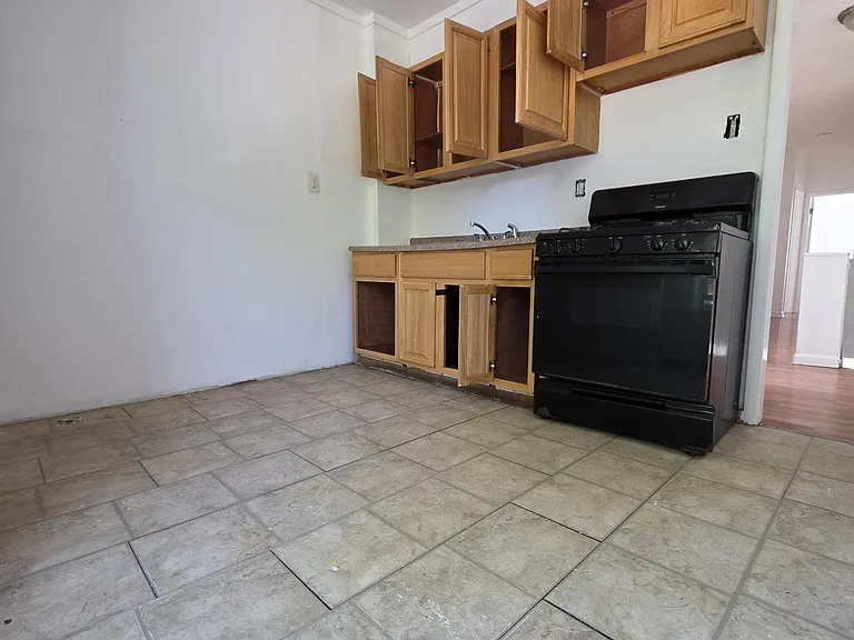 320 Hewitt St #2 — Photo 1