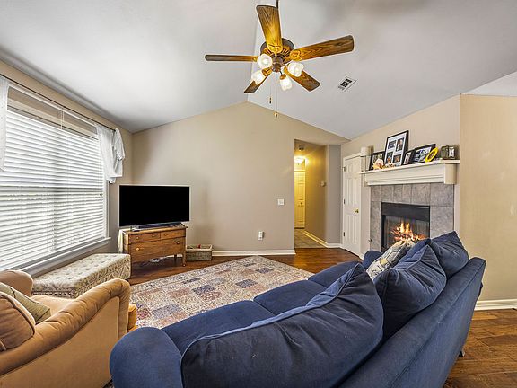 4th image of 1286 Hackberry Pl