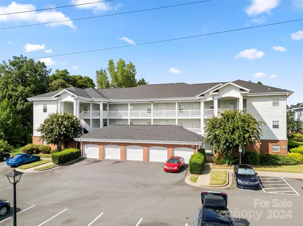 9175 Meadow Vista Rd, Charlotte, NC 28213