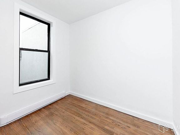 3rd image of 199 Prince St APT 25