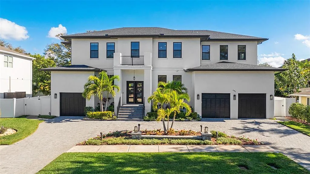 5 bed, 5.5 bath, 5863 sqft, $20,000 — Photo 1