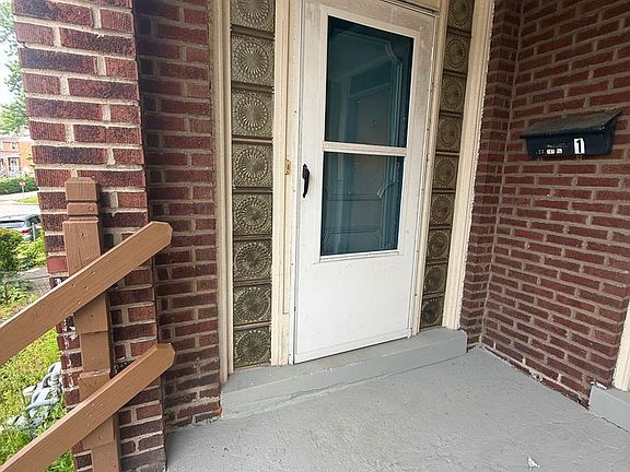 3rd image of 323 McKinley St Floor 1