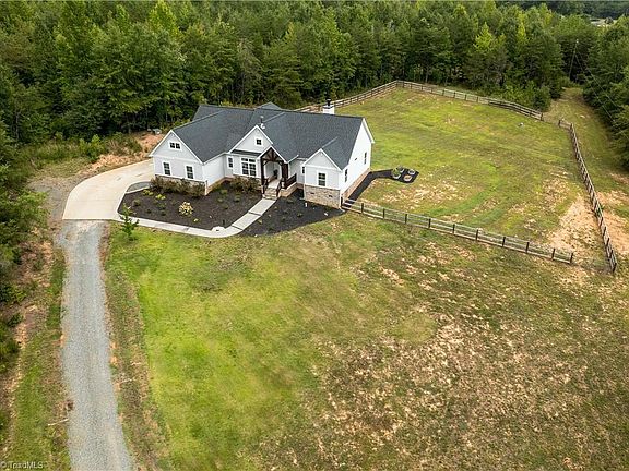 4th image of 1120 Kayla Ridge Rd