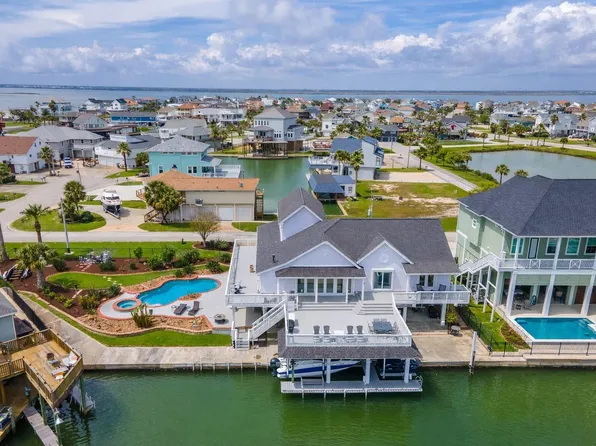 208 Coconut St, Tiki Island, TX 77554