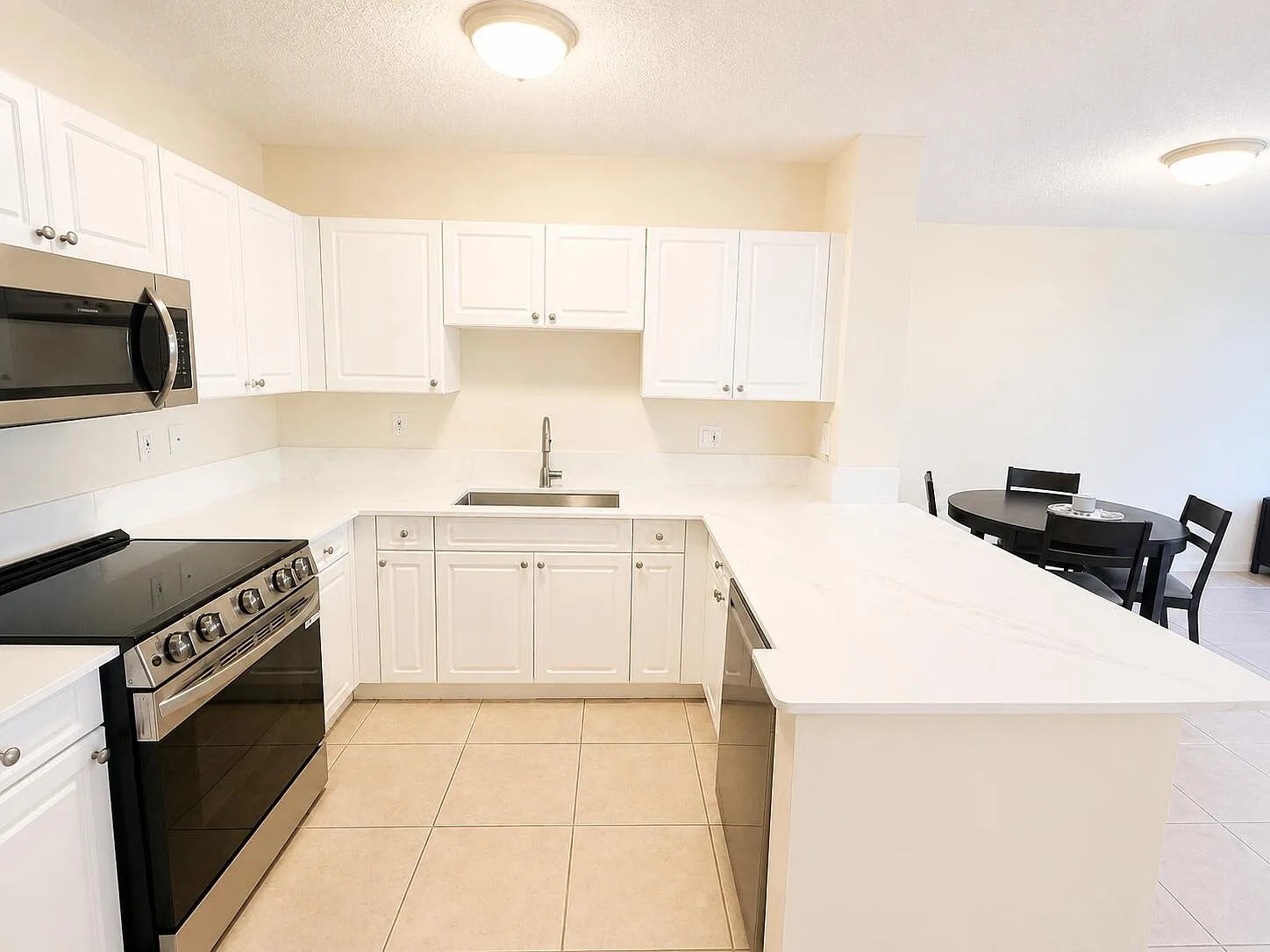 2 bed, 1.0 bath, 874 sqft, $2,900 — Photo 3