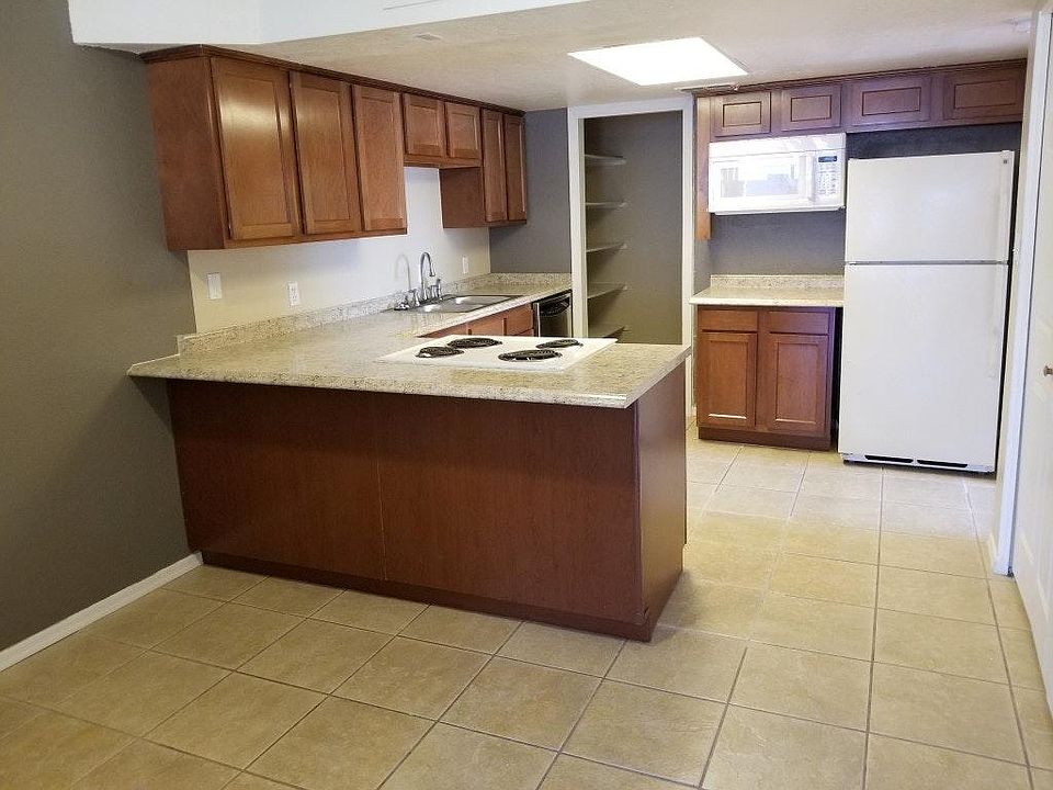 BRAND NEW REMODELED KITCHEN!!