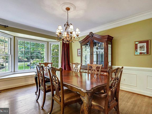 5th image of 3050 Crosen Ct