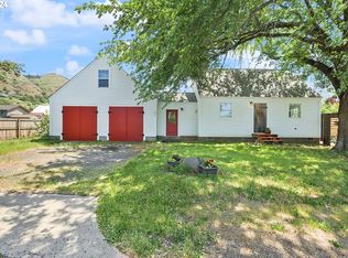 104 4th St, Lyle, WA 98635