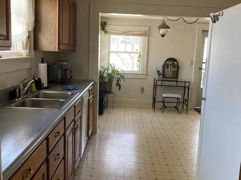 102 S Garth Ave — Photo 8