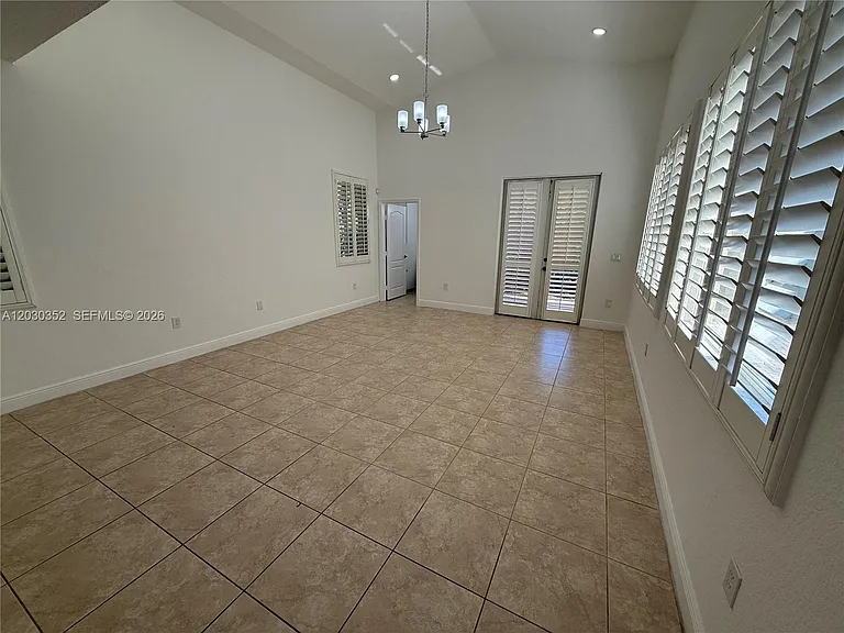 2250 SE 19th Ave — Photo 13