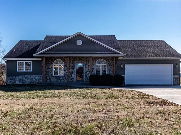 119 Lake Shore Dr, Windsor, MO 65360