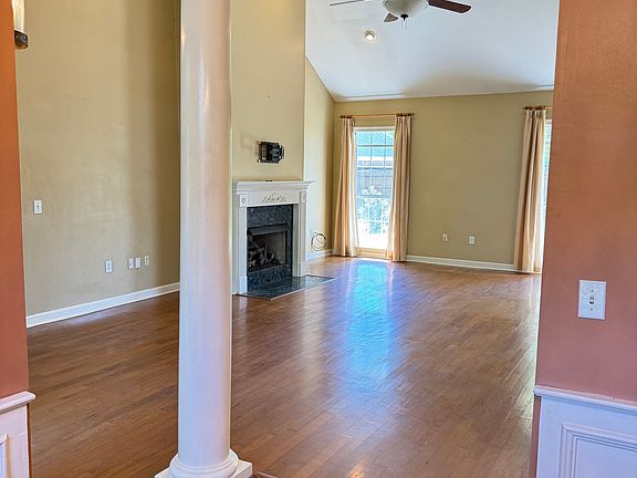 4th image of 138 Woodlands Green Dr