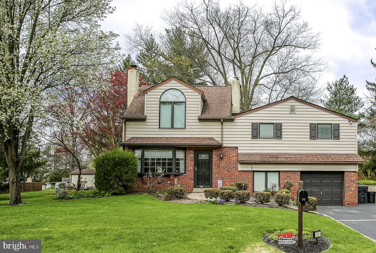 74 Lakeview Dr, Holland, PA 18966 | Zillow