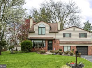 74 Lakeview Dr, Holland, PA 18966