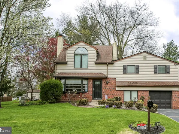 74 Lakeview Dr, Holland, PA 18966