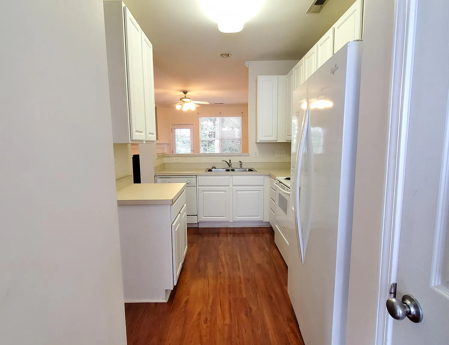 2 bed, 2.5 bath, 1383 sqft, $1,725 — Photo 3
