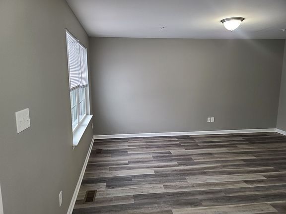 3rd image of 395 Viewpoint Way