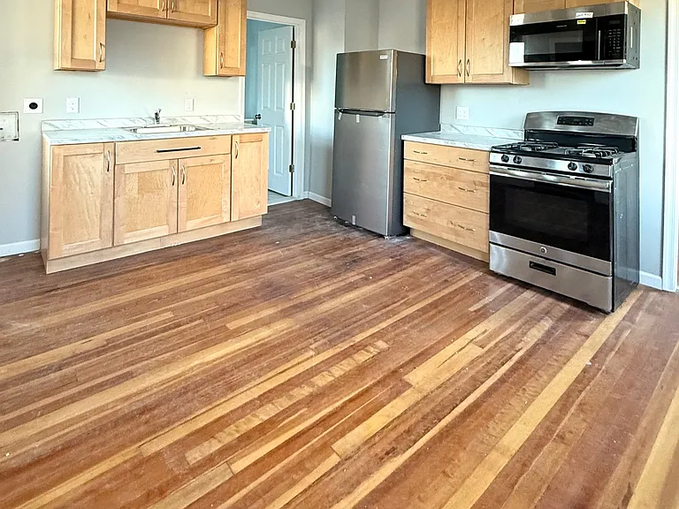 54 Prince St — Photo 3
