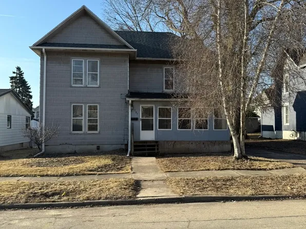 737 W Pleasant St, Freeport, IL 61032