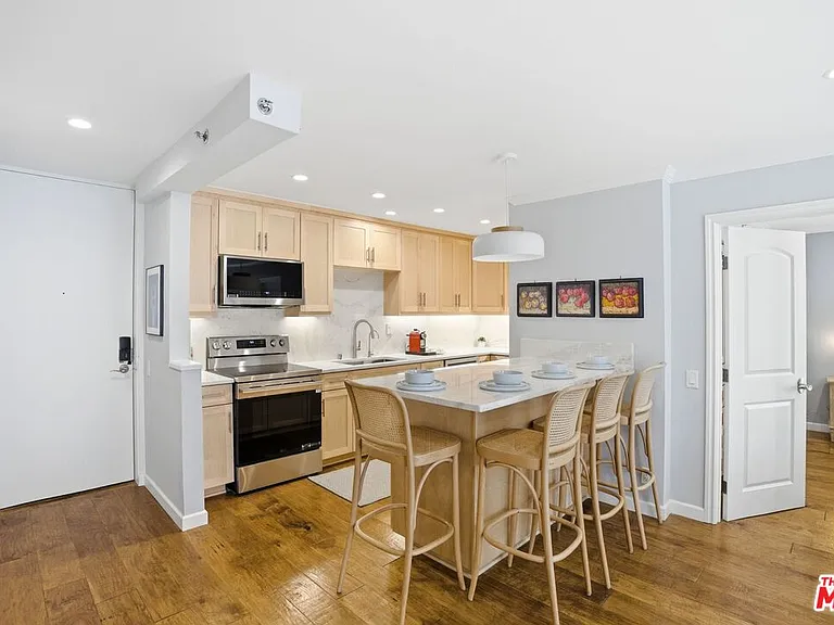 1040 Coast Blvd #401 — Photo 5