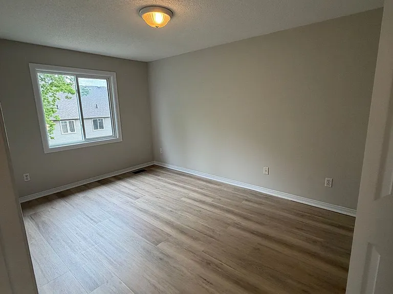240 London Rd W #101 — Photo 11