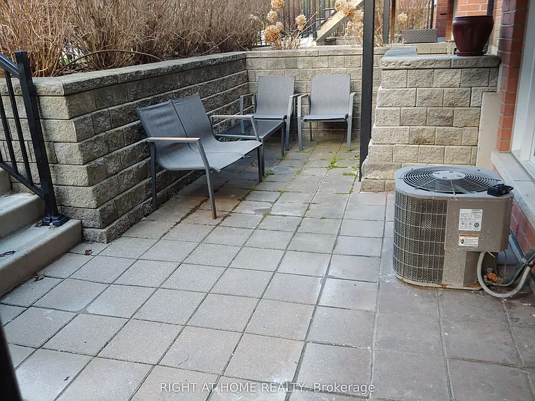 310 John St #162 — Photo 6