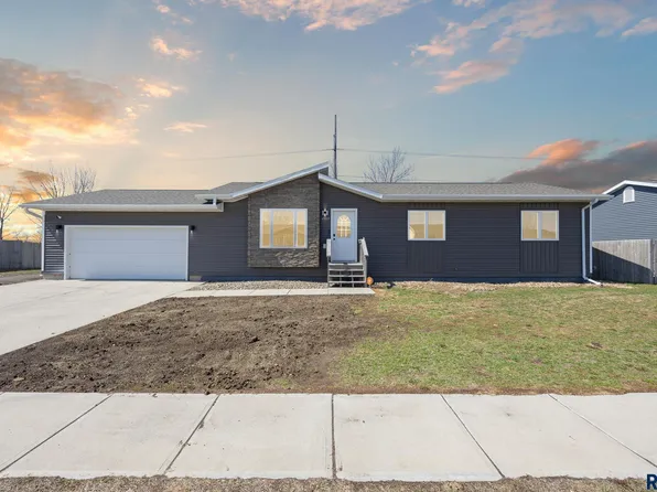 2509 N Lyme Grass Ave, Sioux Falls, SD 57107