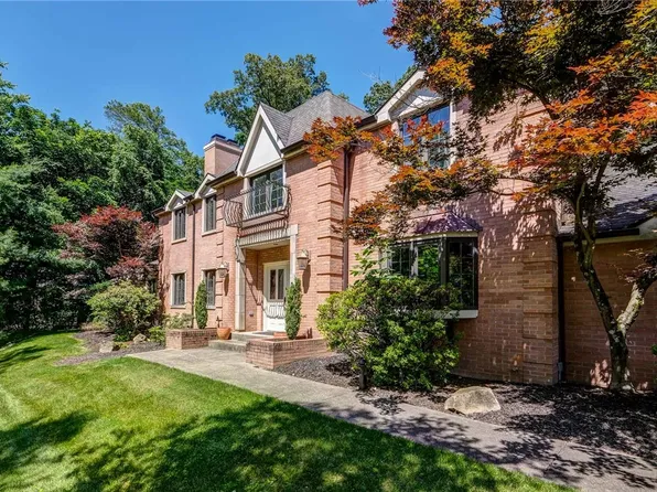 417 Windmere Dr, Pittsburgh, PA 15238