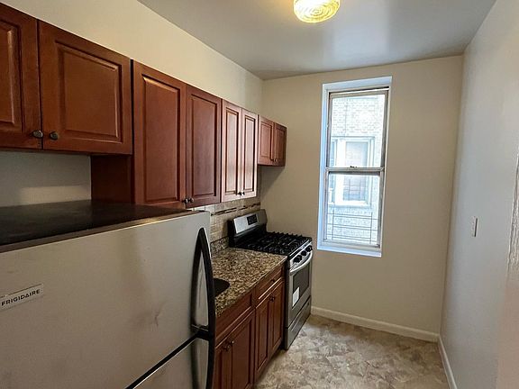 5th image of 1264 Sheridan Ave APT 6H