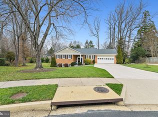 3300 Clearwood Ct, Falls Church, VA 22042