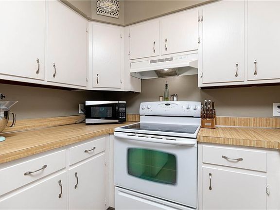 2nd image of 724 NW Greenwood St #48