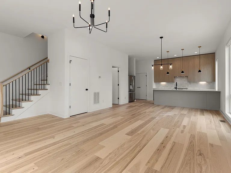 321 Douglas Ave — Photo 12