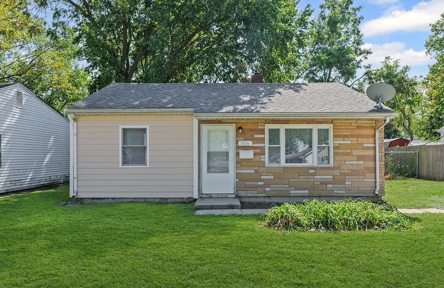 1116 Bel Aire Dr photo 1