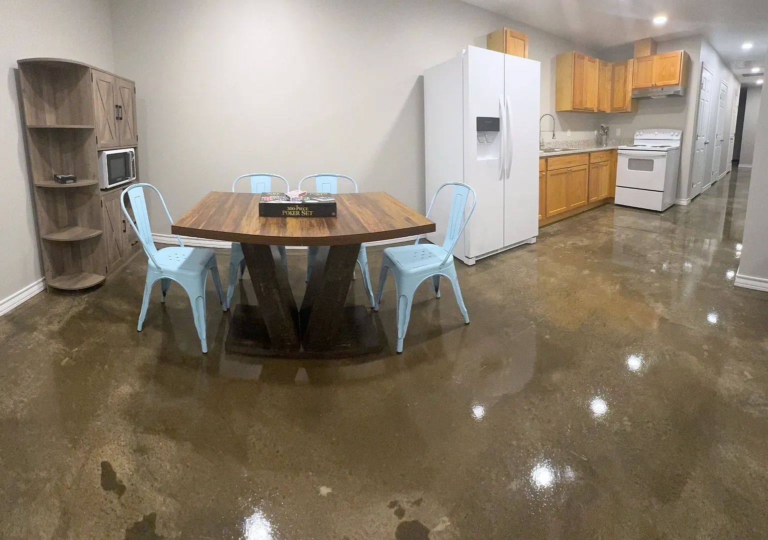 3 bed, 1.5 bath, 2100 sqft, $1,300 — Photo 3