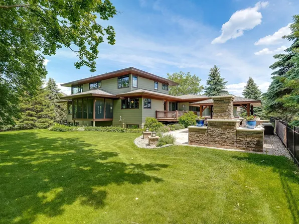 6934 Highover Dr, Chanhassen, MN 55317