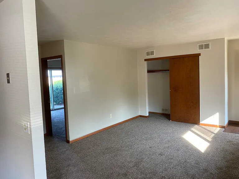 914 Findlay St — Photo 4
