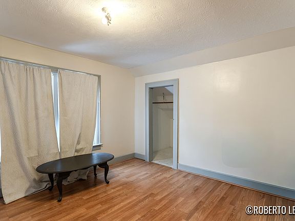 5th image of 957 Kensington Ave SW
