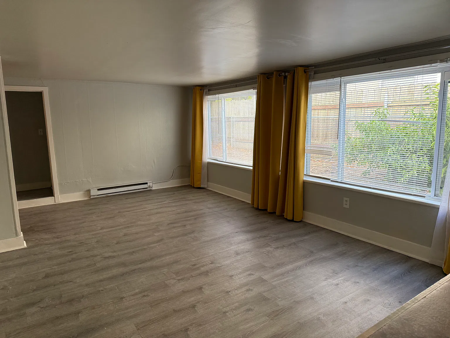 3 bed, 1200 sqft, $1,895 — Photo 2