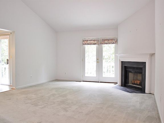 4th image of 7471 Muchmore Close