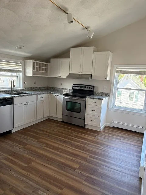 2 bed, 800 sqft, $2,550 — Photo 2