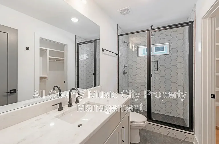 204B Alta Loma Rd — Photo 8