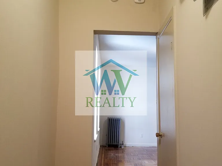 2835 Bainbridge Ave #B6 — Photo 8