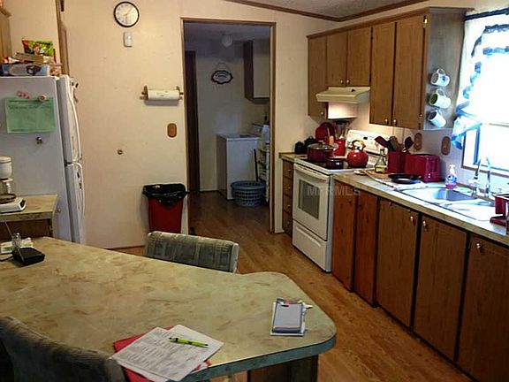 5th image of 43715 Dixie Dr