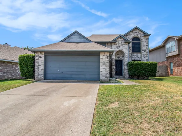 1372 Honeysuckle Ln, Lewisville, TX 75077