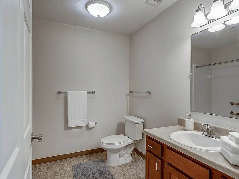 Saluda Commons — Photo 28