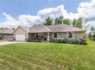 1160 Lansdale Cir, De Pere, WI 54115