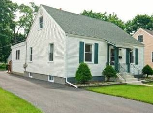 157 N Garfield Ave, Mundelein, IL 60060